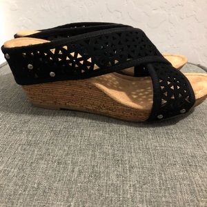 Minnetonka Lainey wedges